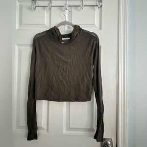 Forever 21 Women’s Army green workout crop top with sleeves and hoodie size M